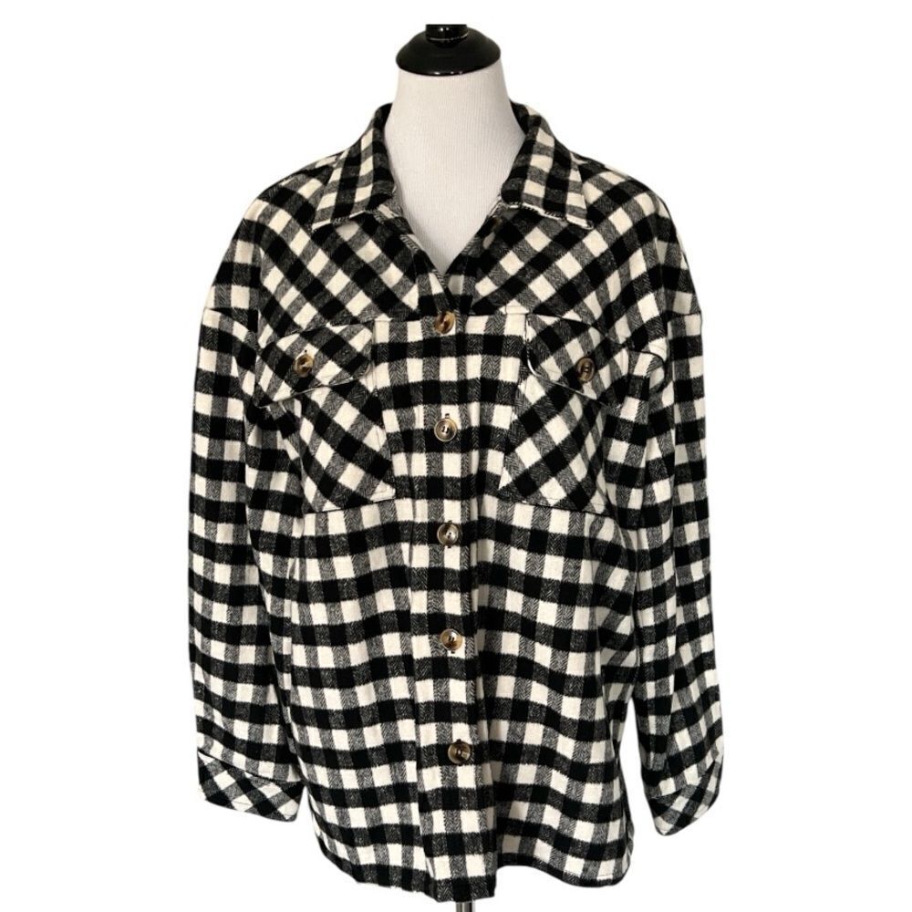 Entro Women’s Black/White Plaid Shacket size M
